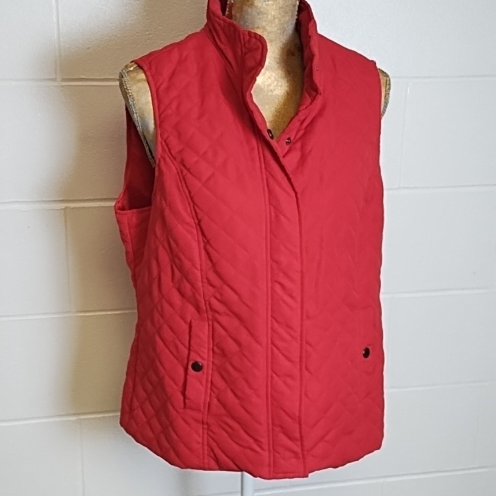 Christopher & Banks Red Quilted Lightweight Vest Medium Snap Closure